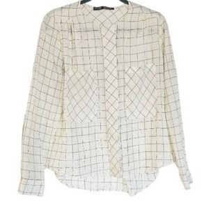 Woman's pleated Button Down blouse size Large cream black‎